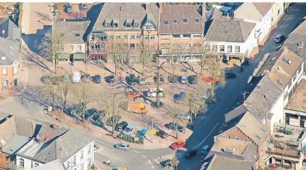  ?? FOTO: HANS BLOSSEY ?? Der Marktplatz in Elten soll in Zukunft nicht mehr als Abkürzung genutzt werden.