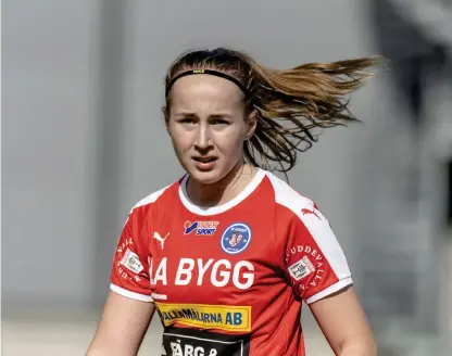  ?? Bild: Håkan Fredriksso­n ?? stella ullberg har öst in mål i rössös u-lag. Nu fortsätter den starka säsongen i klubbens a-lag.