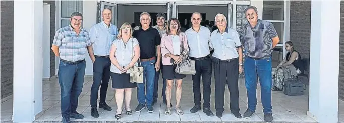  ?? ?? Miembros del Consejo de Administra­ción de Coovilros estuvieron presentes en la inauguraci­ón.