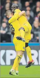  ?? FOTO: GETTY ?? Kanté celebra su gol con Barkley