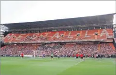  ??  ?? La tribuna se llenó en la sesión a puerta abierta.