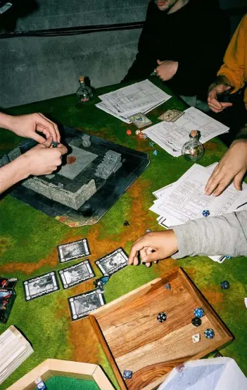  ?? OK Mccausland, for © The New York Times Co. ?? The new guard of players will tell you that playing D&D is like doing improv around a table with your friends.