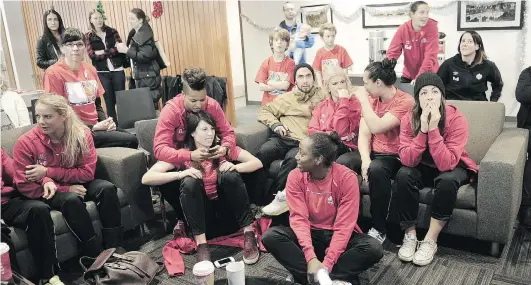  ?? NICK PROCAYLO/ PNG ?? Members of Canada’s Women’s World Cup of Soccer team watch in Vancouver as their draw for the 2015 Canadian- hosted tournament is announced on television.
