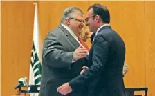  ??  ?? Agustín Carstens, gobernador del Banco de México, y Luis Videgaray, titular de Hacienda, integran la Comisión de Cambios que se reúne esta semana.