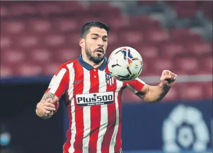  ?? FOTO: EFE ?? Luis Suárez está siendo el líder del Atlético de Madrid en las últimas jornadas.ha anotado seis goles en los últimos seis partidos