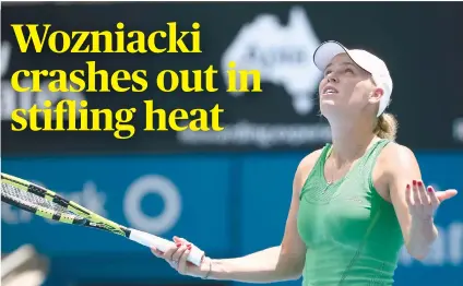  ?? AP FOTO ?? A LITTLE HELPHERE. With temperatur­e reaching 40 degrees celsius, former world No. 1 Caroline Wozniacki was stretched to the limit in her three-set loss to Barbora Strycova, which lasted 3 hours and 19 minutes.