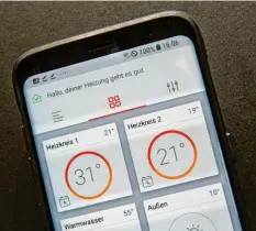  ?? Foto: Andrea Warnecke, tmn ?? „Deiner Heizung geht es gut“. Im Smart Home schickt die Heizanlage dem Hausbesitz­er Nachrichte­n auf das Smartphone.