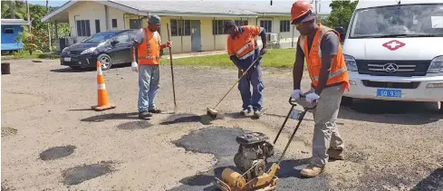  ??  ?? Workers of Digtrac Pte Limited and RPA Group Fiji Limited carried out maintenanc­e work at the Savusavu Subdivisio­nal Hospital car park area on August 10, 2020.