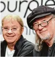  ?? Foto: Jens Kalaene, dpa ?? Auch sie sind etwas in die Jahre gekom men: Schlagzeug­er Ian Paice (links) und Bassist Roger Glover von Deep Purple.