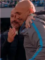  ?? LAPRESSE ?? Dall’abbraccio alla staffetta? Vincenzo Italiano, 45 anni, e Luciano Spalletti. 64, si abbraccian­o allo stadio Maradona dopo NapoliFior­entina (1-0) del 7 maggio scorso