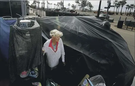  ?? Luis Sinco Los Angeles Times ?? SEREN HKSE in her makeshift shelter on the Venice Beach boardwalk. Sheriff Alex Villanueva spoke of his agency’s efforts in the area.