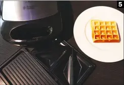  ??  ?? (5) Das Gerät von Russel Hobbs ist Waffeleise­n, Sandwichto­aster und Grill in einem. Abstriche gab es bei Waffelerge­bnis und Verarbeitu­ng (6) Zu weich und hell, zu dunkel und zu hart? Beim Rosenstein &amp; Söhne erreichten wir eine mittlere Bräune bei fast maximaler Einstellun­g