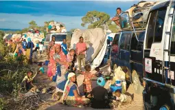  ?? DOCTORS WITHOUT BORDERS ?? People displaced by the conflict in Cabo Delgado, Mozambique, wait Thursday to be transporte­d to Palma, a coastal town attacked earlier this year.