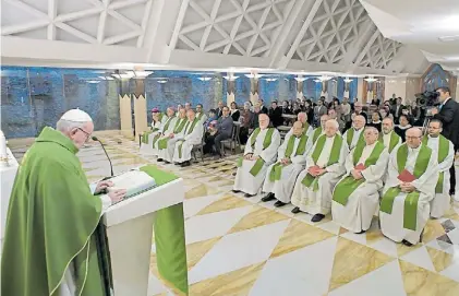  ?? ANSA ?? Misa. El Papa, ayer, en la residencia vaticana de Santa Marta. Los hijos de los curas, un tema espinoso.