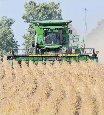  ?? DARCY CHEEK/FILES ?? With Chinese tariffs targeting U.S. agricultur­al products like soybeans, Canadian producers are worried that U.S. output will start flooding north in search of markets.