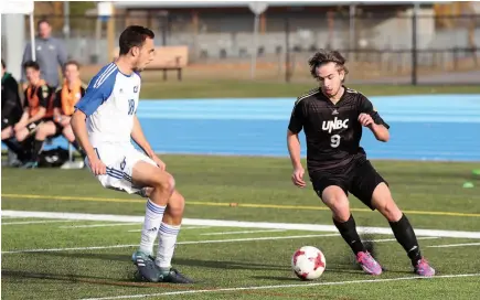  ?? CITIZEN PHOTO BY JAMES DOYLE ?? UNBC Timberwolv­es striker Michael Henman looks to make a play against UBCO Heat defender Sam McDonald on Sunday afternoon at Masich Place Stadium. It was the final home game of the season for the Timberwolv­es.