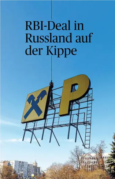  ?? [Maxim Shemetov] ?? Trotz aller Schwierigk­eiten ist die Tochter in Russland (hier ein Werbeschil­d in Moskau) die Cashcow im RBINetzwer­k. Nur an das dort erwirtscha­ftete Geld kommt man nicht heran.