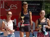  ?? (Photos S. G.) ?? Le podium du  km dames : Annie Maraine (), Emmanuelle Flamant () et Paulina Issler ().