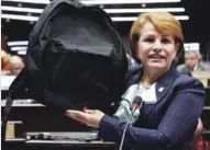  ?? FUENTE EXTERNA ?? Lucía Méndez: “Cuando yo vi el lío (de las mochilas) llamé al suplidor (Felipe Isa) y le dije que no entregue las demás...”.