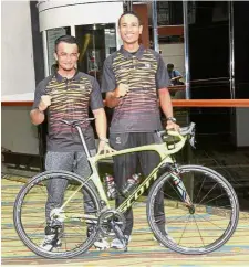  ??  ?? Pedal power: Afiq (left) and team mate Mohd Najib Turano are pumped for victory.