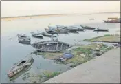  ?? HT PHOTO ?? The Dashashwam­edh ghat in Varanasi on Thursday.