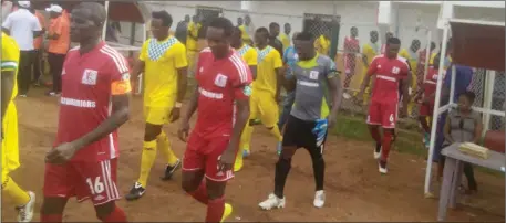  ??  ?? Abia Warrior ( red jerseys) and Kwara Utd streaming into pitch in Umuahia… yesterday