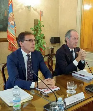  ??  ?? Primo vertice Il ministro agli Affari regionali Francesco Boccia e il governator­e Luca Zaia