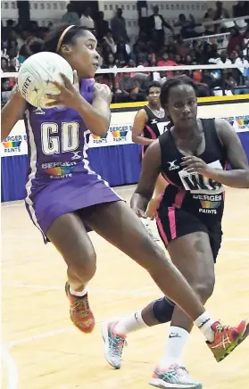  ?? COLLIN REID ?? Adean Thomas (left) of St Ann Orchids collects the ball ahead of Tracey Robinson of Kingston Humming Birds during game two of the 2017 Berger Elite League netball finals at the UTech auditorium last season.