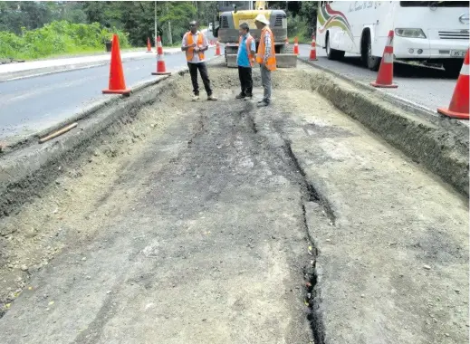  ?? Photo: Fiji Roads Authority ?? Workers plan their next phase of work at Edinburgh Drive in Suva which has been reduced to a single lane till further notice due to major works.