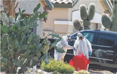  ?? CHERYL EVANS/THE REPUBLIC ?? Crime-scene cleanup begins Friday at the Phoenix home where five people, all immigrants from Morocco, were found dead Thursday.