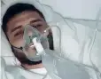  ??  ?? Ossigeno Mauro Icardi con la maschera per l’ossigeno nella camera ipobarica che ha a casa: serve per recuperare e prevenire infortuni