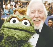  ?? FRED PROUSER/REUTERS ?? Longtime Sesame Street puppeteer Caroll Spinney, seen with Oscar the Grouch in 2006, has died. He was 85.