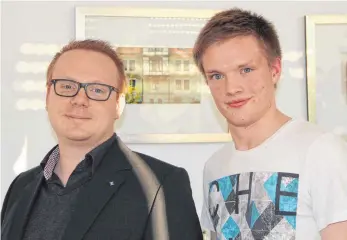  ?? FOTO: MÖCKLIN ?? Sie engagieren sich politisch (von links): Tobias Häfele, Vorsitzend­er der Jungen Union Ellwangen, und Matthias Ilg, Mitglied seit einem halben Jahr.