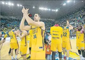  ?? FOTO: EFE ?? Aguilar, y el resto del Gran Canaria, agradecen el apoyo de la afición