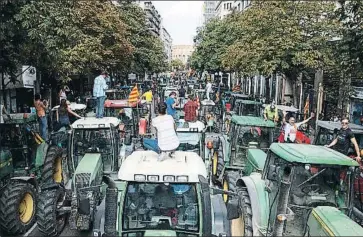  ?? DANI DUCH ?? Miles de tractores circularon ayer por Girona y por otras capitales catalanas