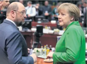  ??  ?? Golema razlika Posljednja, jučerašnja anketa davala je kancelarki Angeli Merkel 38, a njezinu izazivaču Martinu Schulzu 24 posto glasova