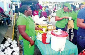  ?? PHOTO BY GARETH DAVIS SR ?? A conch and soup lady vendor selling food in Port Antonio, Portland, yesterday as Labourites began descending on the northeaste­rn seaside town to drum up support for Ann-Marie Vaz.