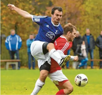  ?? Foto: Marcus Merk ?? Lukas Hörtenstei­ner (links) zählte in den letzten Spielen zu den Aktivposte­n des TSV Dinkelsche­rben. Auch in Anhausen (rechts Lars Beier) trug er dazu bei, dass der TSV ohne Gegentreff­er blieb.