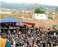  ?? Reuters ?? People attend the gathering to mark the anniversar­y of Mumtaz Qadri’s hanging near his grave outside Islamabad. —