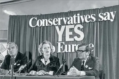  ?? KEYSTONE / GETTY ?? Margaret Thatcher, en un acte electoral a favor de la permanènci­a britànica a Europa el 1975