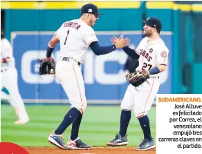  ??  ?? SUDAMERICA­NO. José Altuve es felicitado por Correa, el venezolano empujó tres carreras claves en el partido.