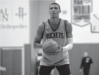  ?? Yi-chin Lee/staff photograph­er ?? Practices for the Las Vegas Summer League may not be the best tests to gauge rookies’ readiness for the NBA, but the Rockets’ top pick, Jabari Smith Jr., has dazzled so far with his basketball IQ.