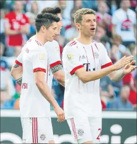  ?? F: EFE ?? Lewandowsk­i y Müller entraron en el segundo tiempo y marcaron los dos primeros goles