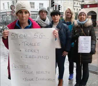  ?? Photo by Joe Hanley ?? Mags O’Sullivan (front), Kerry Fleming,Elaine Burrows Dillane, Deirdre McDonagh and Helena Shanahan campaign against 5G’s rollout.