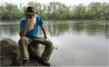  ?? ?? ABOVE: David Lidstone, an 81-year-old hermit known as “River Dave”, sits by the Merrimack River in Boscawen, New Hampshire. BELOW: Sister Irene Gibson and Sister Anne Marie Loeman, whose hermitage in County Cork fell foul of planning laws.