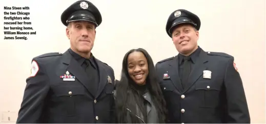  ??  ?? Nina Steen with the two Chicago firefighte­rs who rescued her from her burning home, William Monaco and James Sewnig.