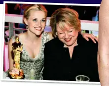  ?? ?? WINNER: Witherspoo­n with her mum Betty and her 2006 Best Actress Oscar for Walk The Line