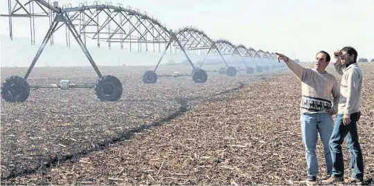  ??  ?? LA INVERSION EN EQUIPOS DE RIEGO ES UNA DECISION DE LARGO PLAZO. HOY, LA ARGENTINA UTILIZA SOLO EL 3% DEL AGUA POTABLE DISPONIBLE.