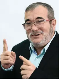  ??  ?? Rodrigo Londoño, “Timochenko”, e Imelda Daza serán la fórmula a la presidenci­a en la coalición entre la Farc y la UP. Podrían aliarse con otro candidato antes de primera vuelta.