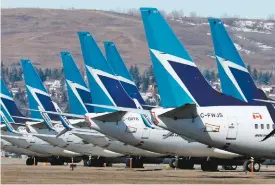  ?? LARRY MACDOUGAL LA PRESSE CANADIENNE ?? La décision de WestJet, qui prend effet le 2 novembre, survient trois mois après celle d’Air Canada de suspendre une trentaine de liaisons régionales.